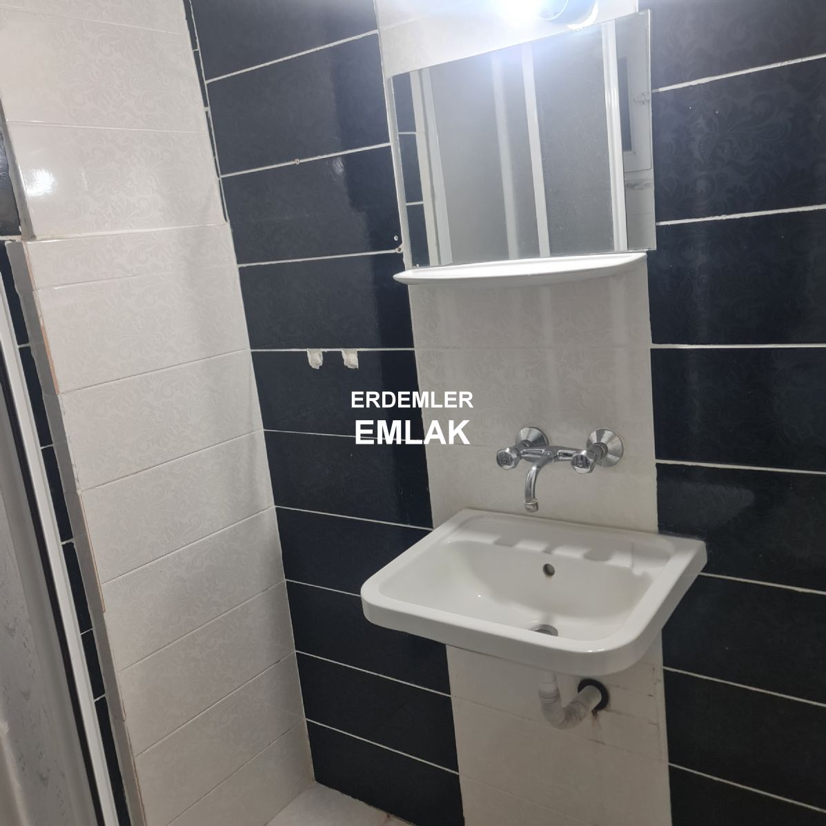 ERDEMLERDEN EVKA 3 DE GİRİŞ KAT 1 ODA 1 SALON