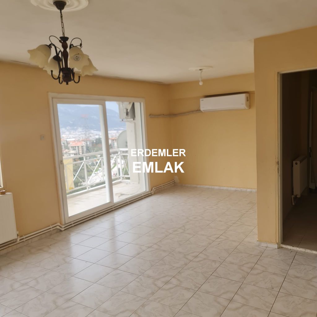 ERDEMLERDEN İZYUVADA 3+1 MAKRO SENTİRE YAKIN NECMİYE BİLGİN İLKÖGRETİM OKULUNUN ALTINDA