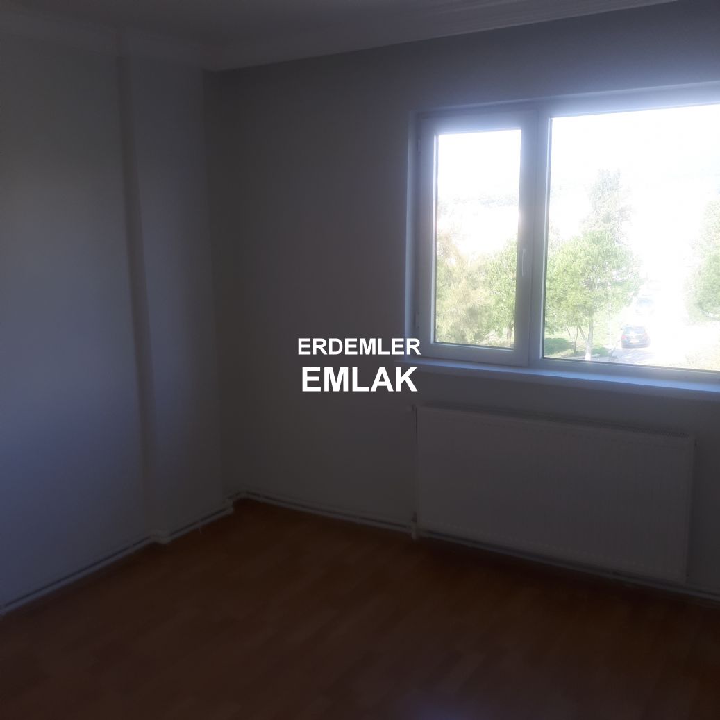 ERDEMLERDEN EVKA 3 MERKEZİNDE BAKIMLI MANZARALI 2+1 DAİRE