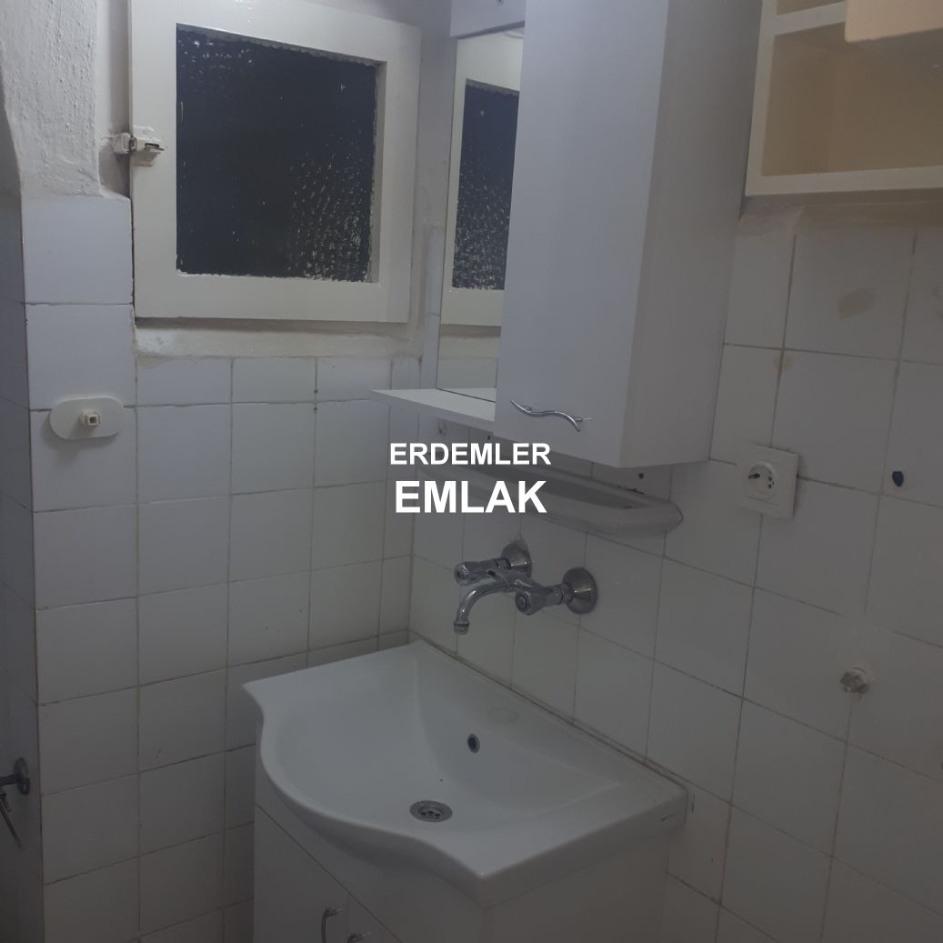 ERDEMLERDEN EVKA 3 MERKEZİNDE ARA KAT DOGALGAZLI BAKIMLIMANZARALI