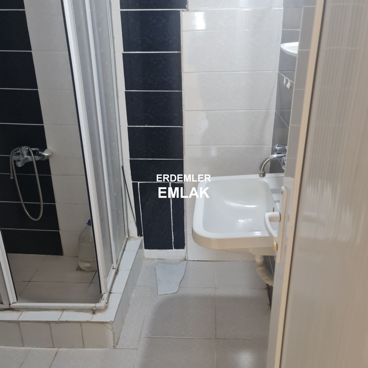 ERDEMLERDEN EVKA 3 DE GİRİŞ KAT 1 ODA 1 SALON