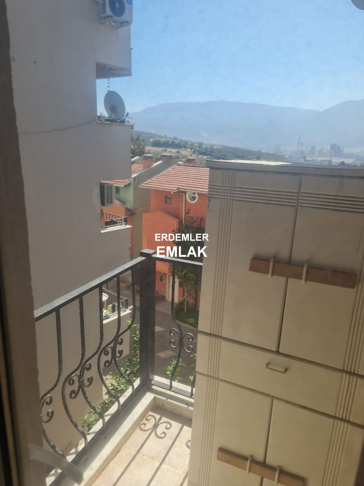 ERDEMLERDEN SİTE İÇİNDE KAPICILI ARA KAT MANZARALI DAİRE