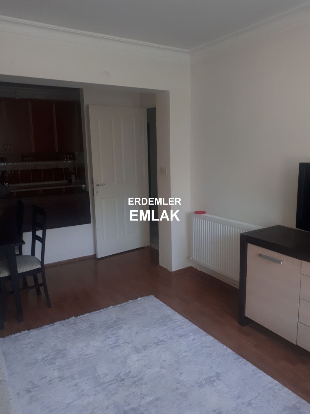 ERDEMLERDEN FULL AŞYALI BAKIMLI BAYANA YADA KIZ ÖGRENCİYE DİRE