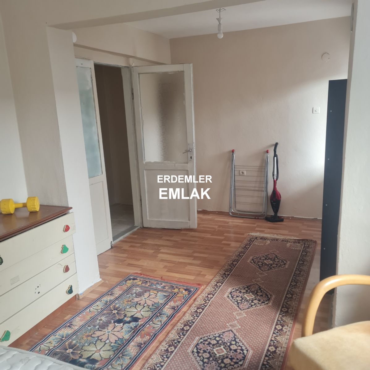 ÖGRENCİYE FULL EŞYALI 4 ODA 1 SALON TRİPLEKS DAİRE KAMPÜSE 5 DURAK MESAFEDE