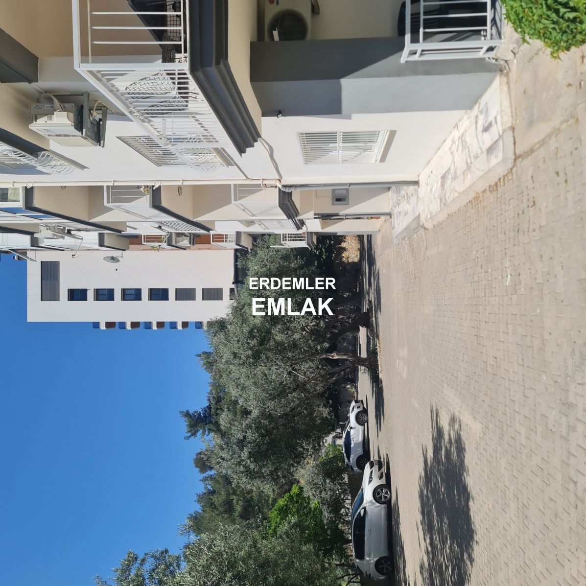 ERDEMLERDEN MACRO CENTERİN HEMEN YANINDA KAPICILI SITE İÇİNDE 3+1