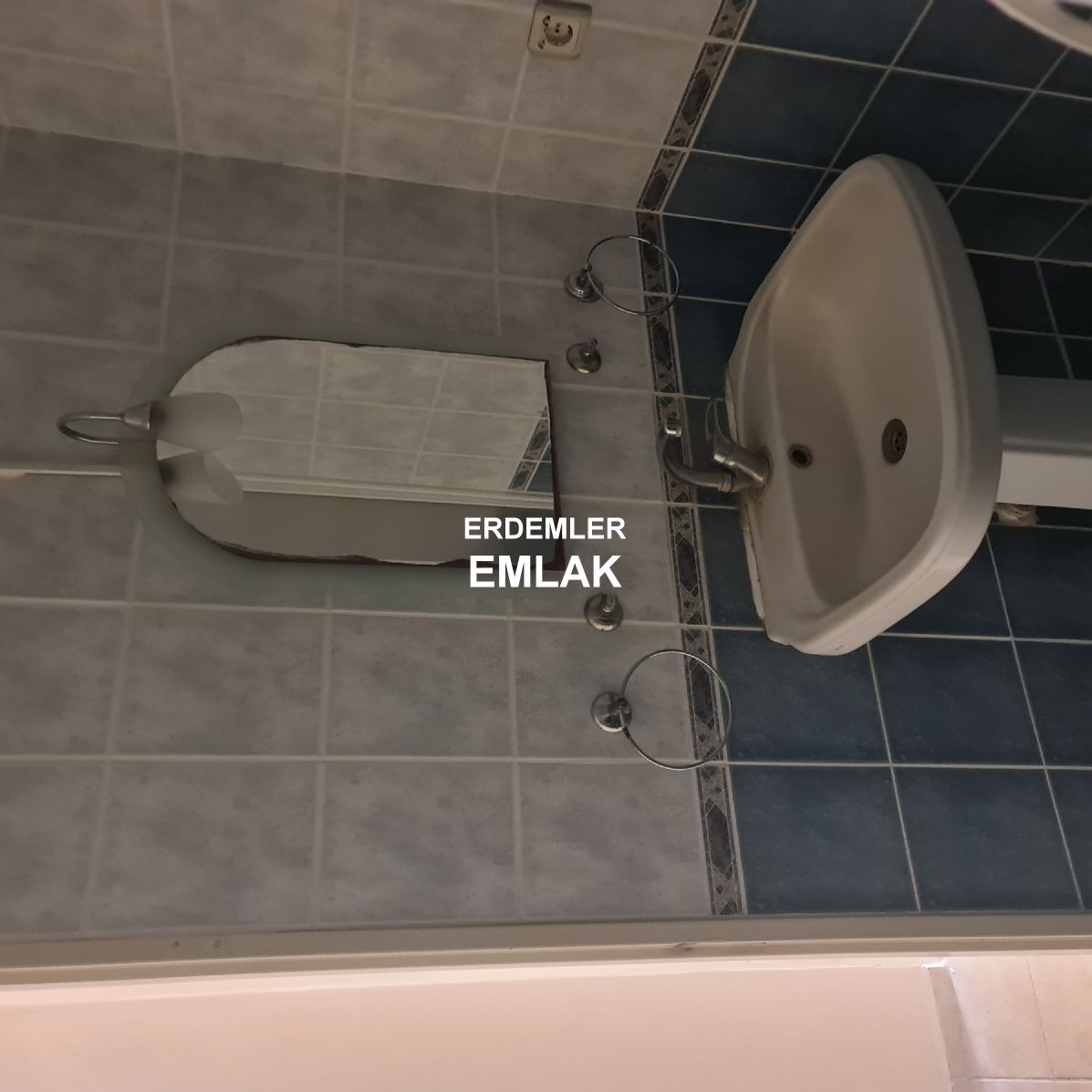 ERDEMLERDEN MACRO CENTERİN HEMEN YANINDA KAPICILI SITE İÇİNDE 3+1