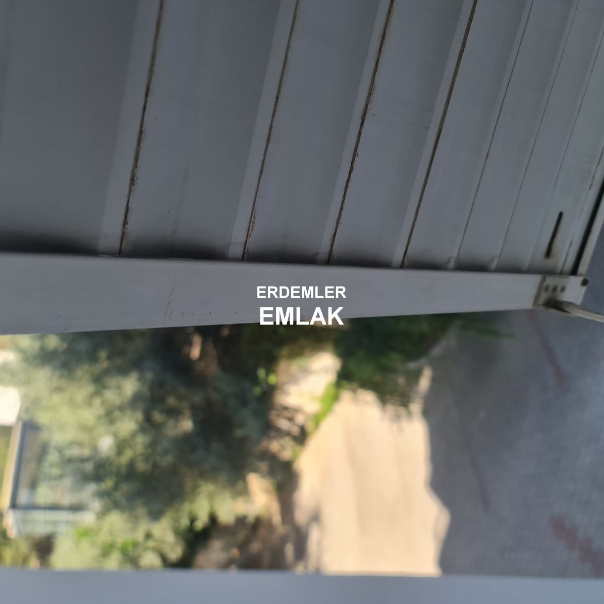 ERDEMLERDEN MACRO CENTERİN HEMEN YANINDA KAPICILI SITE İÇİNDE 3+1