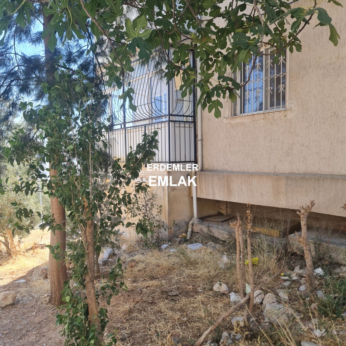 ERDEMLERDEN EVKA 3 DE GİRİŞ KAT 1 ODA 1 SALON