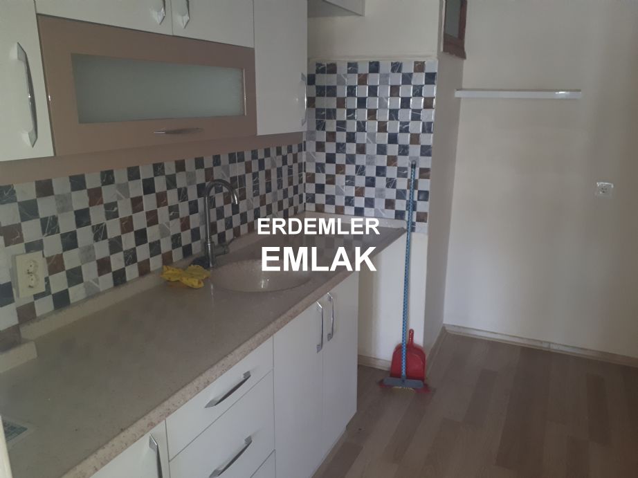 ERDEMLERDEN KARŞIYAKA ŞEMİKLERDE ORDU BULVARINDA ARA KAT DAİRE ERDEMLERDEN KARŞIYAKA ŞEMİKLERDE ORDU BULVARINDA ARA KAT DAİRE