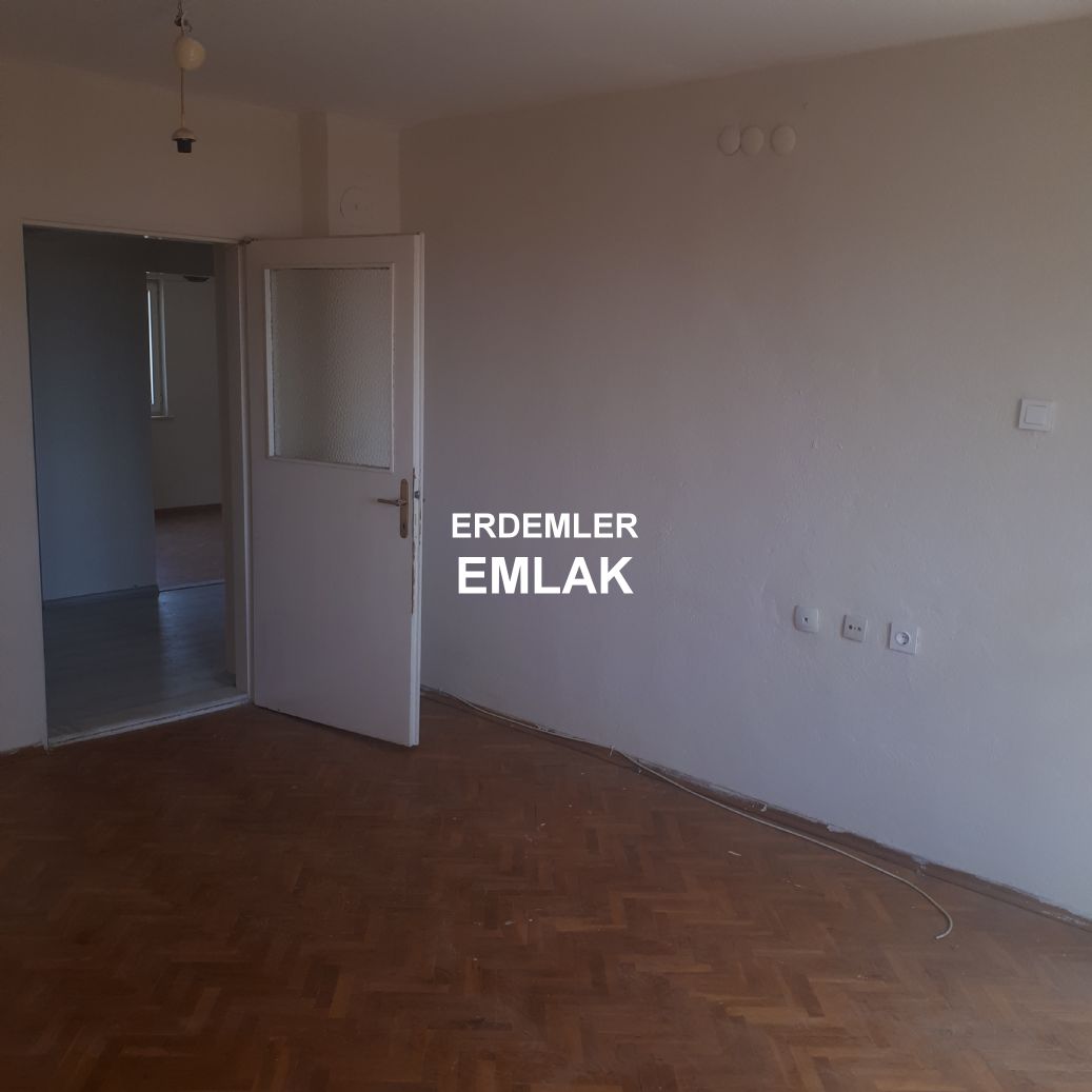 ERDEMLERDEN EVKA 3 MERKEZİNDE ARA KAT DOGALGAZLI BAKIMLIMANZARALI