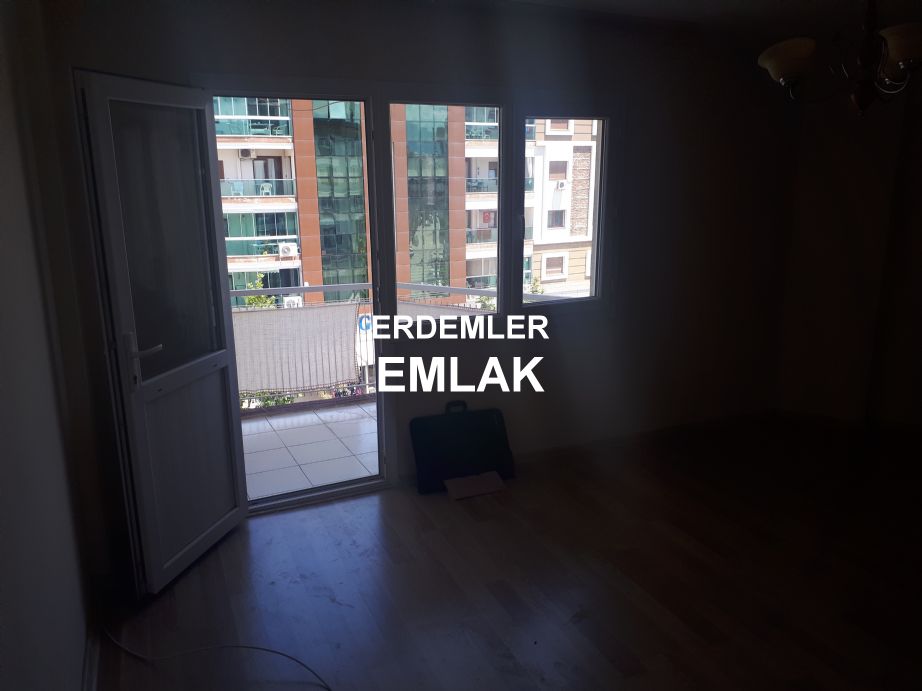 ERDEMLERDEN KARŞIYAKA ŞEMİKLERDE ORDU BULVARINDA ARA KAT DAİRE ERDEMLERDEN KARŞIYAKA ŞEMİKLERDE ORDU BULVARINDA ARA KAT DAİRE
