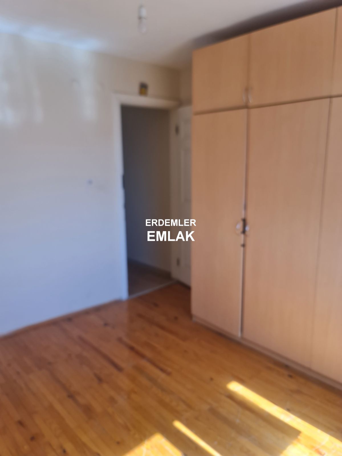 ERDEMLERDEN SİTE İÇİNDE KAPICILI ARA KAT MANZARALI DAİRE