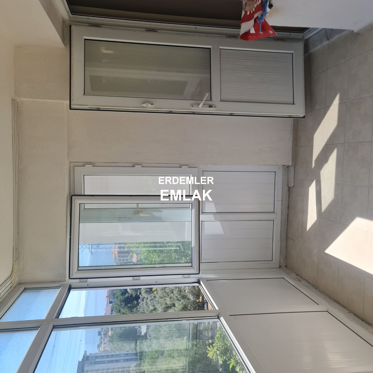 ERDEMLERDEN MACRO CENTERİN HEMEN YANINDA KAPICILI SITE İÇİNDE 3+1