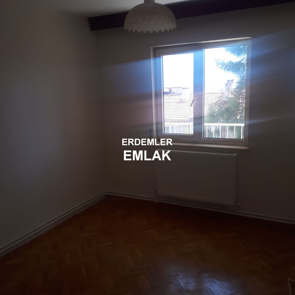 ERDEMLERDEN EVKA 3 MERKEZİNDE ARA KAT DOGALGAZLI BAKIMLIMANZARALI