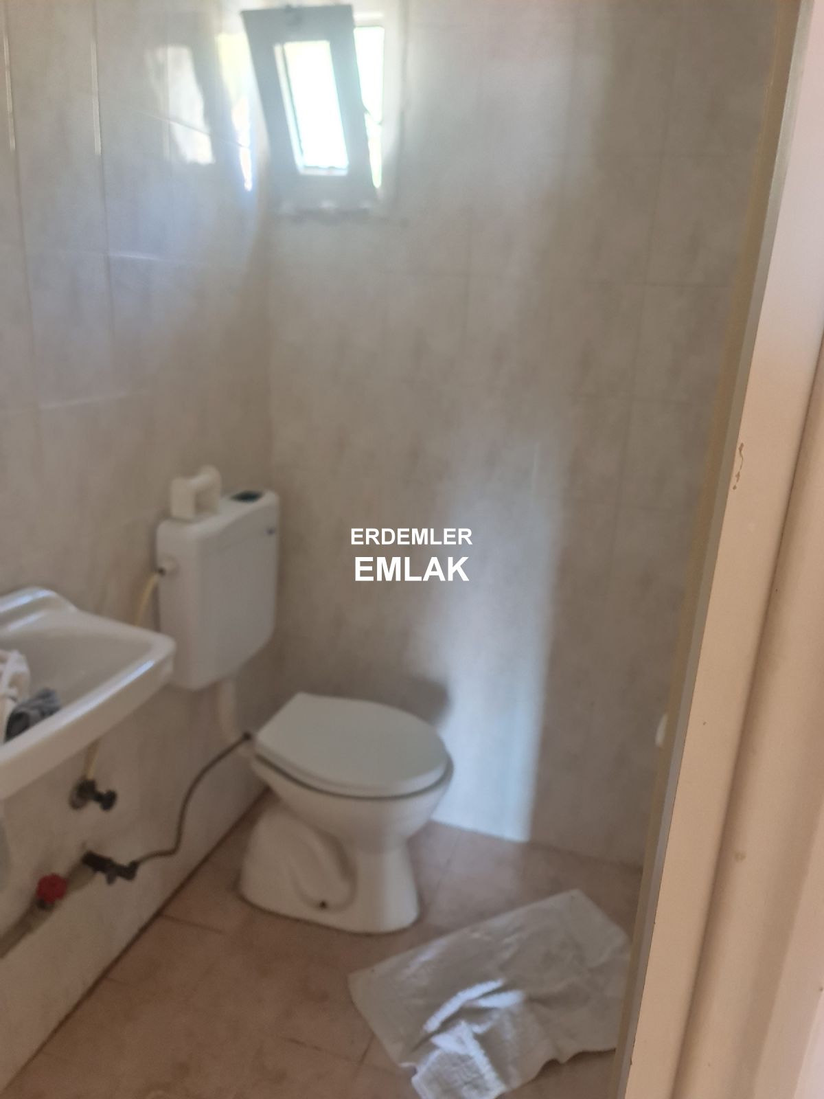 ERDEMLERDEN SİTE İÇİNDE KAPICILI ARA KAT MANZARALI DAİRE