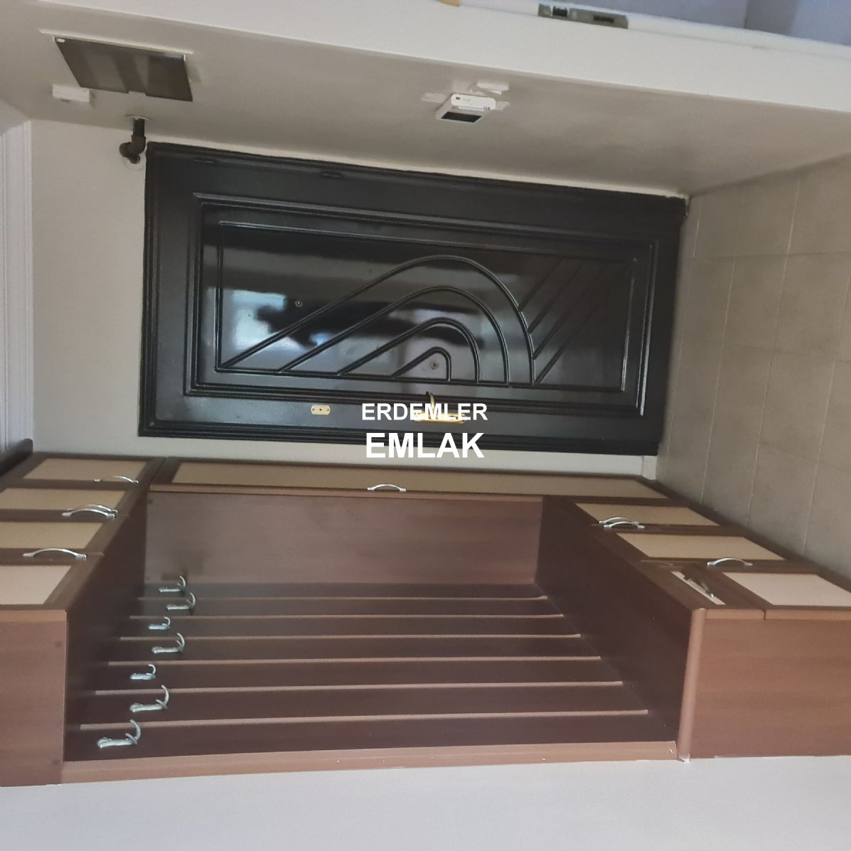 ERDEMLERDEN MACRO CENTERİN HEMEN YANINDA KAPICILI SITE İÇİNDE 3+1