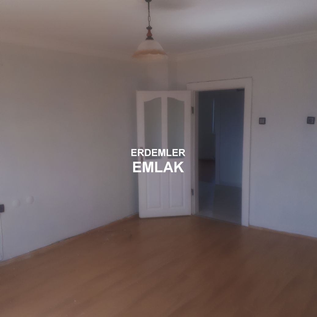 ERDEMLERDEN EVKA 3 MERKEZİNDE BAKIMLI MANZARALI 2+1 DAİRE