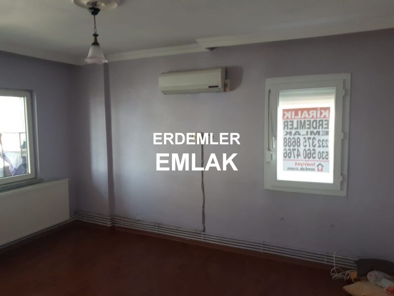 ERDEMLERDEN EVKA 3 MERKEZİNDE ARA KAT BAKIMLI DOGALGAZLI MANZARALI 1+1