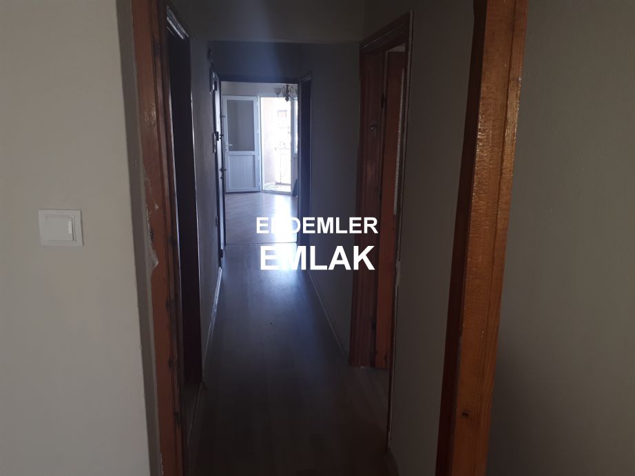 ERDEMLERDEN KARŞIYAKA ŞEMİKLERDE ORDU BULVARINDA ARA KAT DAİRE