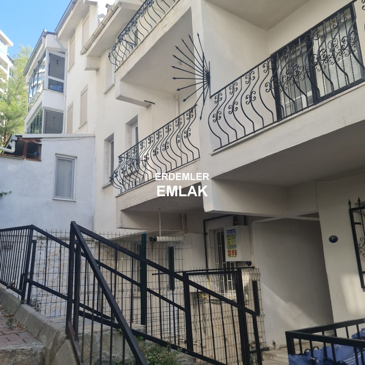 ÖGRENCİYE FULL EŞYALI 4 ODA 1 SALON TRİPLEKS DAİRE KAMPÜSE 5 DURAK MESAFEDE