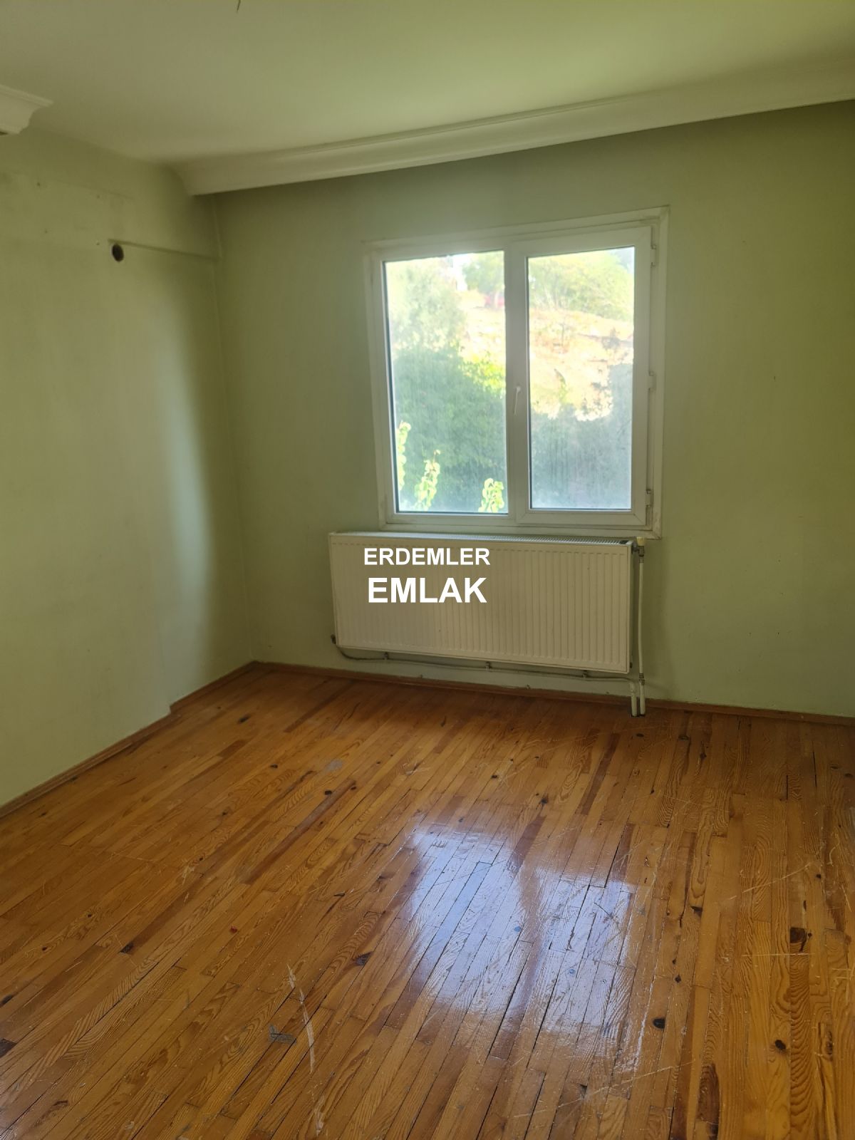 ERDEMLERDEN SİTE İÇİNDE KAPICILI ARA KAT MANZARALI DAİRE