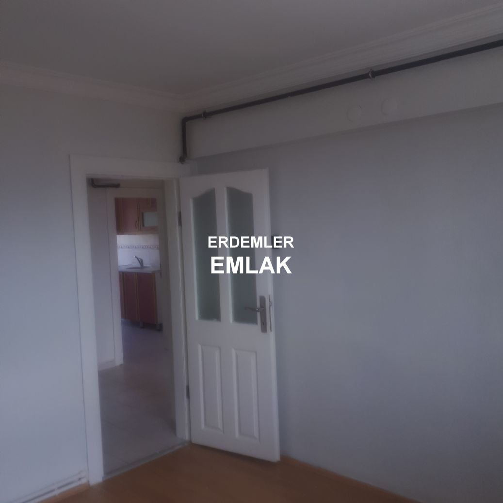 ERDEMLERDEN EVKA 3 MERKEZİNDE BAKIMLI MANZARALI 2+1 DAİRE