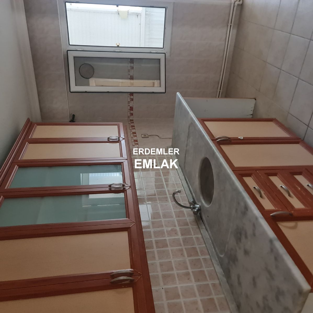 ERDEMLERDEN MACRO CENTERİN HEMEN YANINDA KAPICILI SITE İÇİNDE 3+1