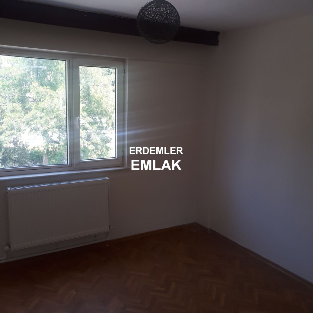 ERDEMLERDEN EVKA 3 MERKEZİNDE ARA KAT DOGALGAZLI BAKIMLIMANZARALI