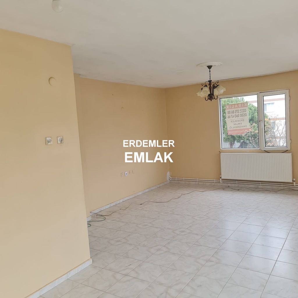 ERDEMLERDEN İZYUVADA 3+1 MAKRO SENTİRE YAKIN NECMİYE BİLGİN İLKÖGRETİM OKULUNUN ALTINDA