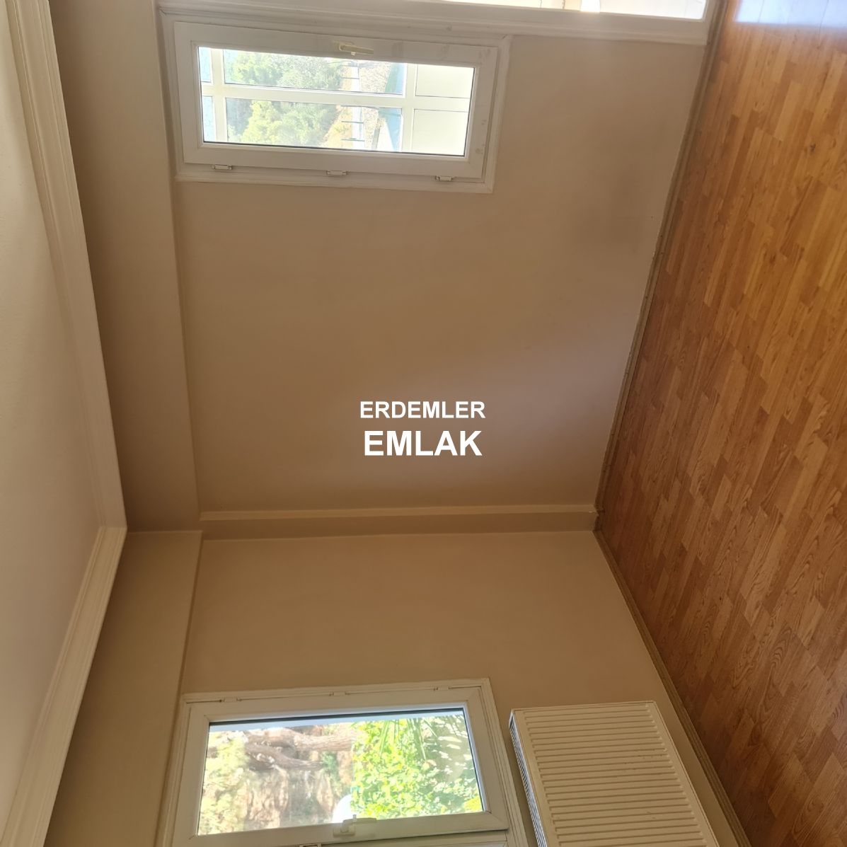 ERDEMLERDEN MACRO CENTERİN HEMEN YANINDA KAPICILI SITE İÇİNDE 3+1