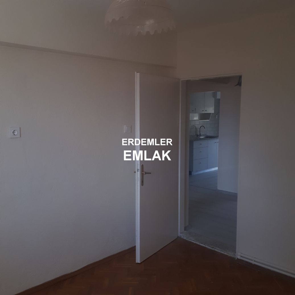 ERDEMLERDEN EVKA 3 MERKEZİNDE ARA KAT DOGALGAZLI BAKIMLIMANZARALI