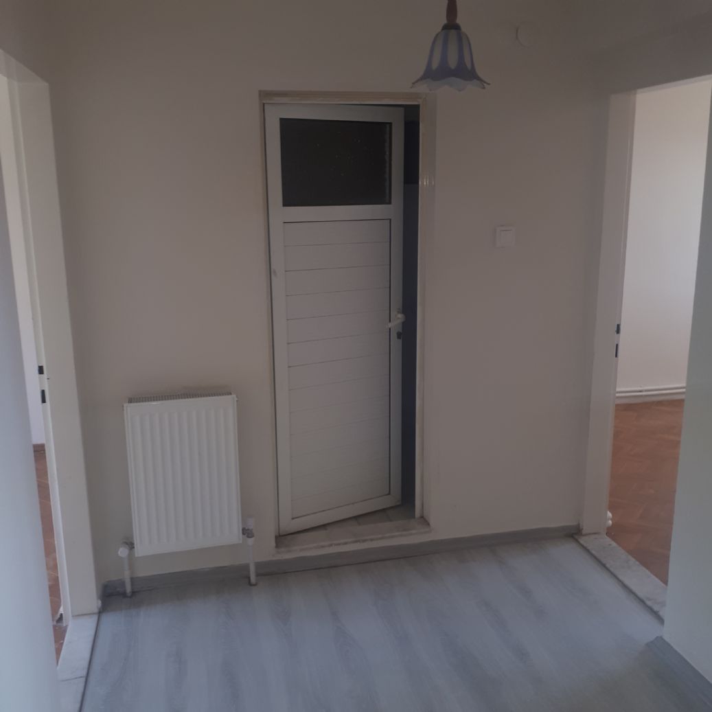 ERDEMLERDEN EVKA 3 MERKEZİNDE ARA KAT DOGALGAZLI BAKIMLIMANZARALI