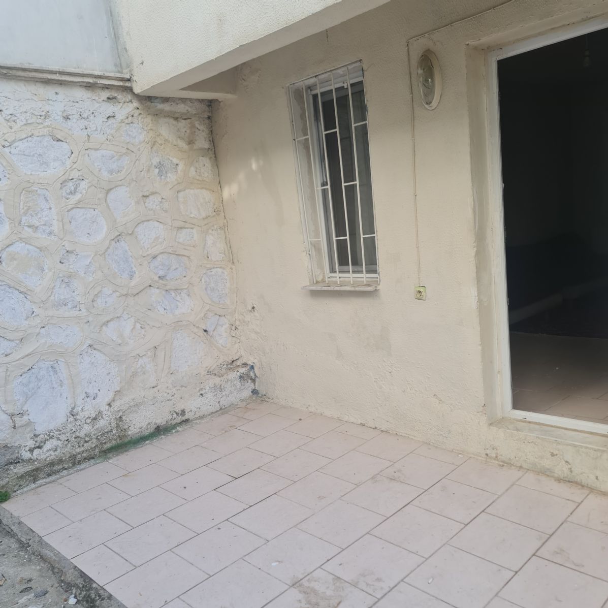 ÖGRENCİYE FULL EŞYALI 4 ODA 1 SALON TRİPLEKS DAİRE KAMPÜSE 5 DURAK MESAFEDE