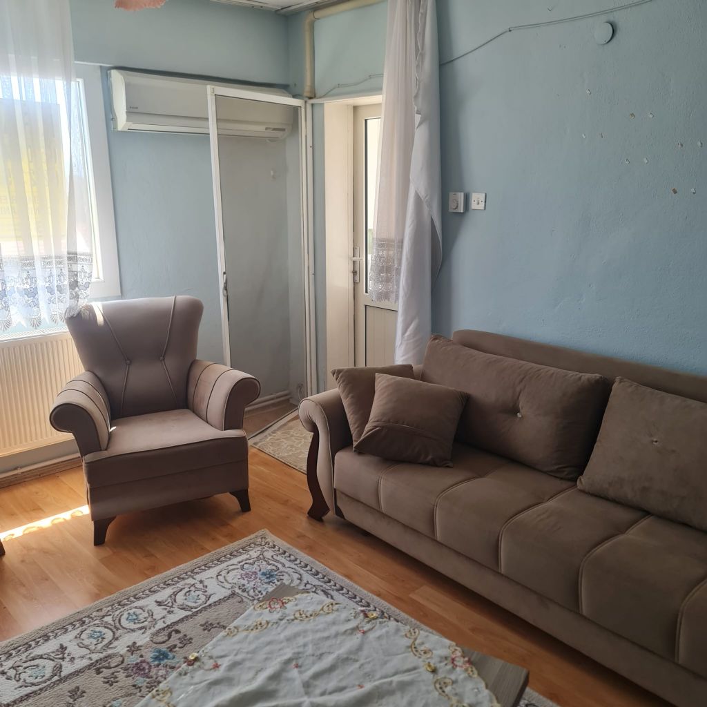 ERDEMLERDEN EVKA 3 DE FULL EŞYALI ARA KAT BAKIMLI DAİRE