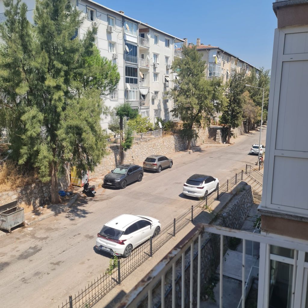 ERDEMLERDEN EVKA 3 DE FULL EŞYALI ARA KAT BAKIMLI DAİRE