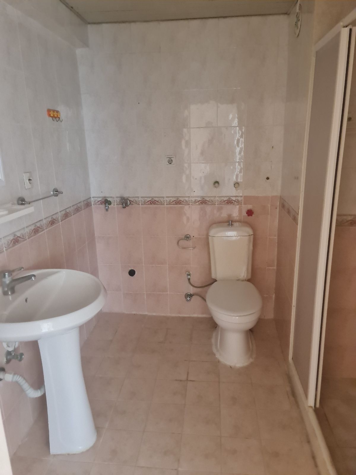 ERDEMLERDEN SİTE İÇİNDE KAPICILI ARA KAT MANZARALI DAİRE