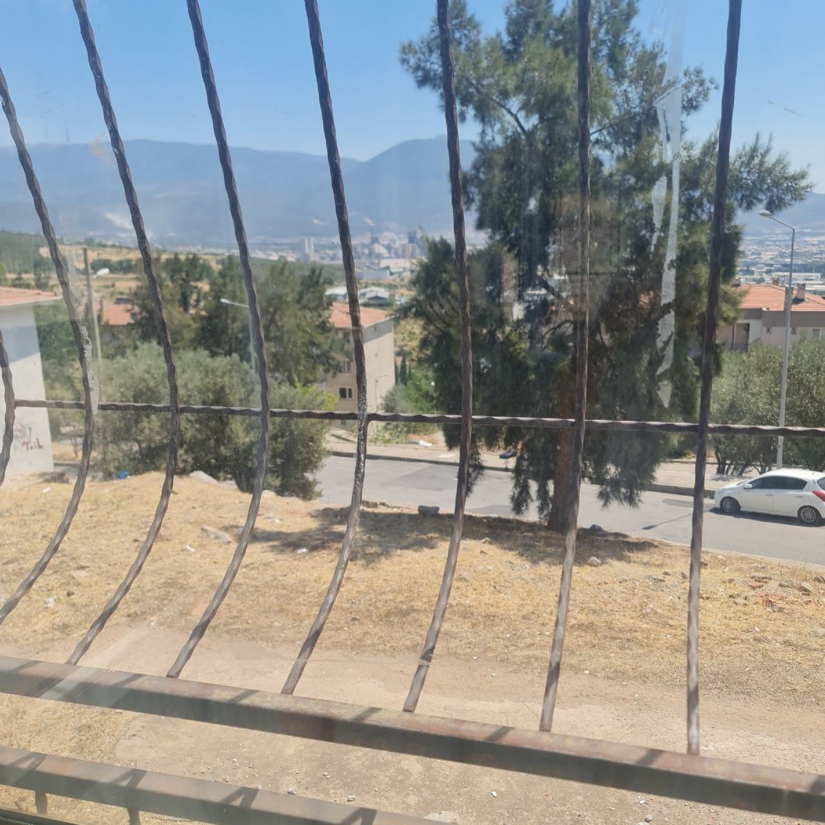 ERDEMLERDEN EVKA 3 DE GİRİŞ KAT 1 ODA 1 SALON