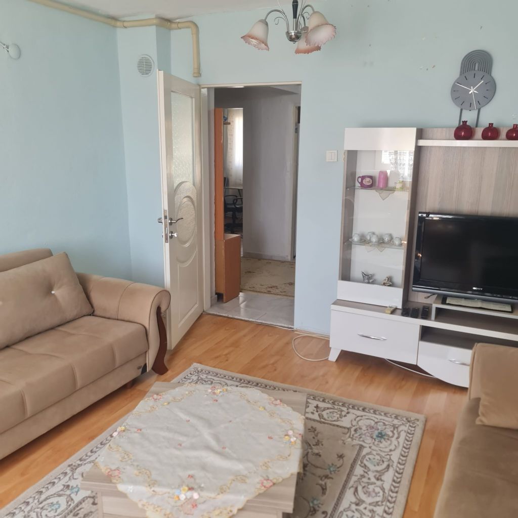 ERDEMLERDEN EVKA 3 DE FULL EŞYALI ARA KAT BAKIMLI DAİRE