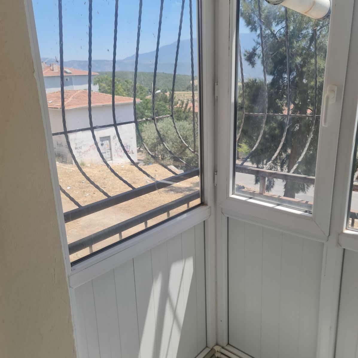 ERDEMLERDEN EVKA 3 DE GİRİŞ KAT 1 ODA 1 SALON