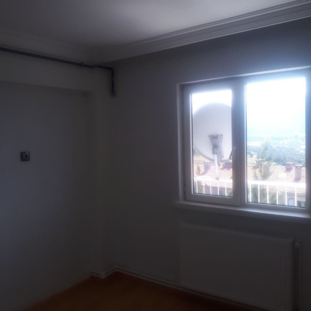 ERDEMLERDEN EVKA 3 MERKEZİNDE BAKIMLI MANZARALI 2+1 DAİRE