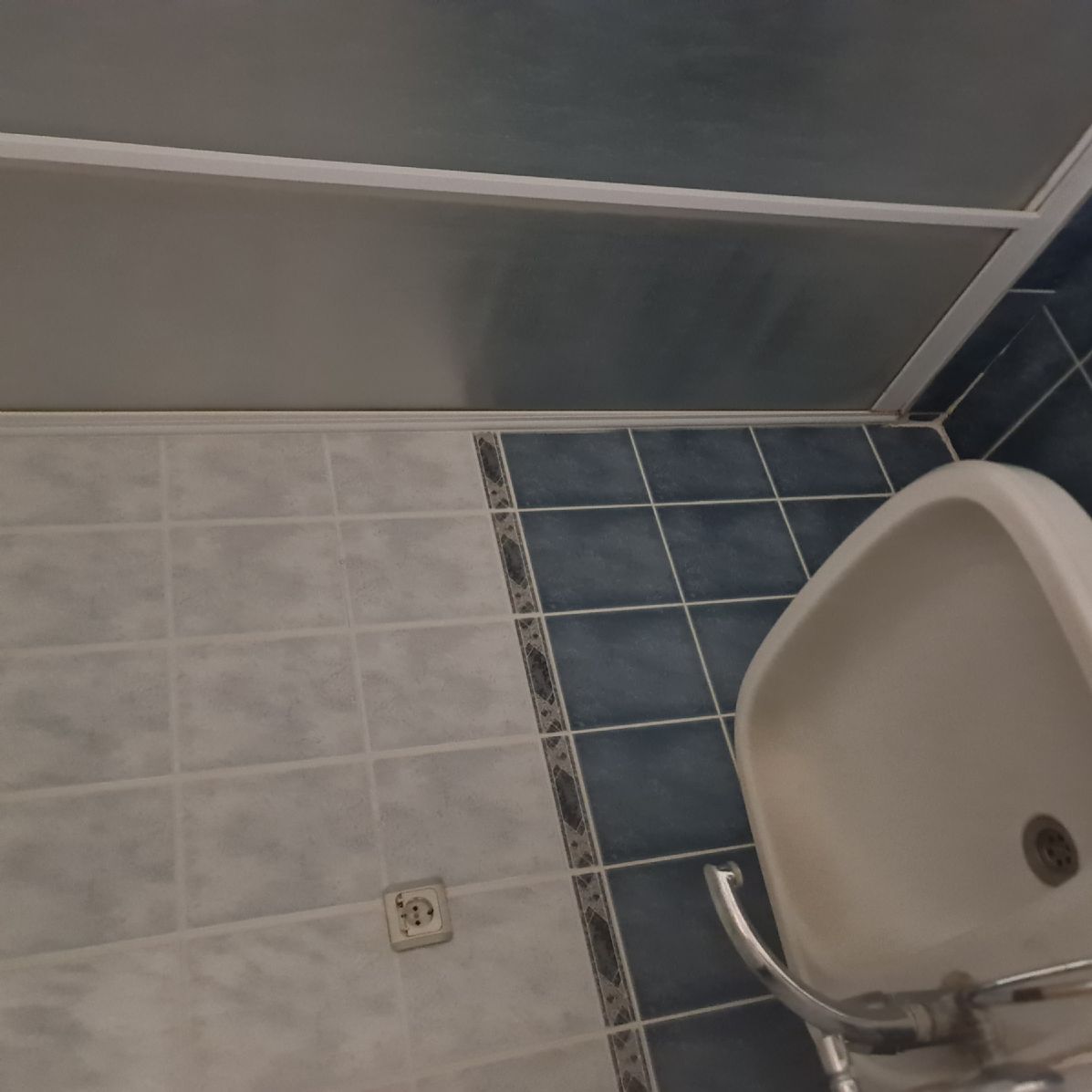 ERDEMLERDEN MACRO CENTERİN HEMEN YANINDA KAPICILI SITE İÇİNDE 3+1