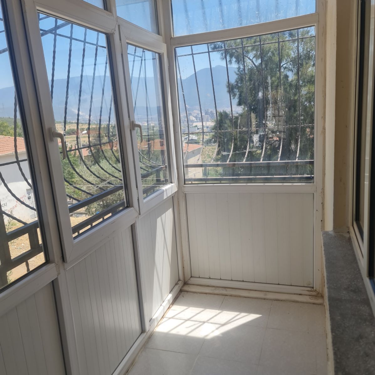 ERDEMLERDEN EVKA 3 DE GİRİŞ KAT 1 ODA 1 SALON