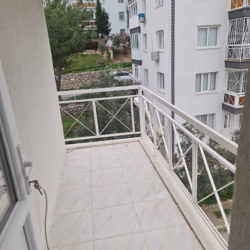 ERDEMLERDEN İZYUVADA 3+1 MAKRO SENTİRE YAKIN NECMİYE BİLGİN İLKÖGRETİM OKULUNUN ALTINDA