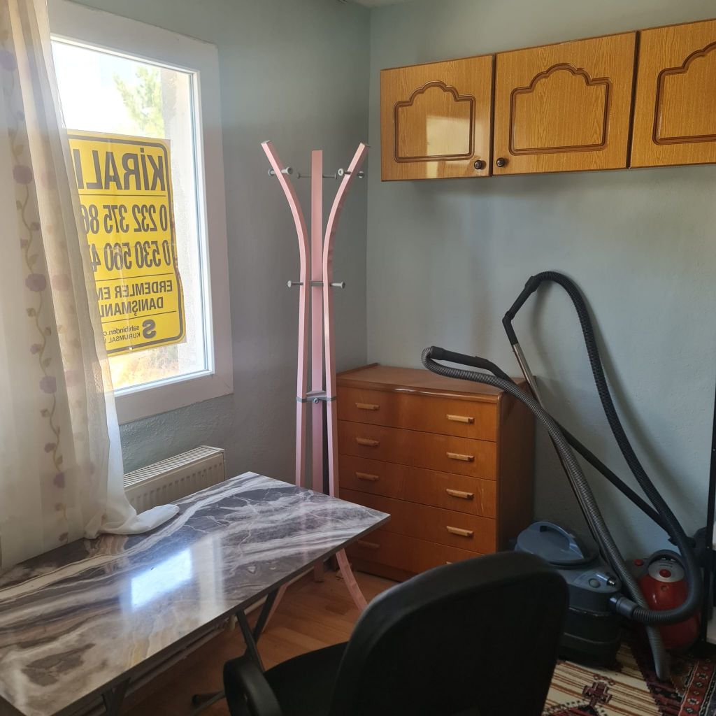 ERDEMLERDEN EVKA 3 DE FULL EŞYALI ARA KAT BAKIMLI DAİRE