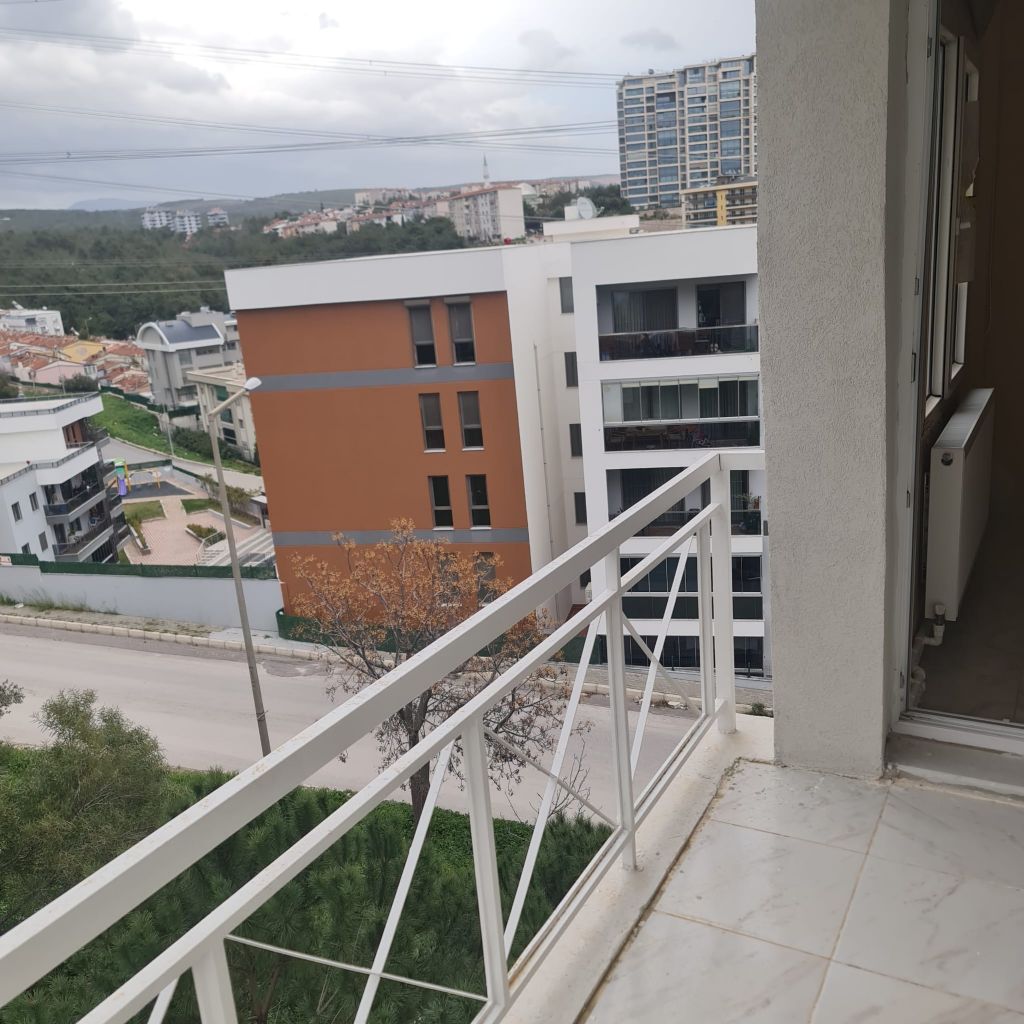 ERDEMLERDEN İZYUVADA 3+1 MAKRO SENTİRE YAKIN NECMİYE BİLGİN İLKÖGRETİM OKULUNUN ALTINDA