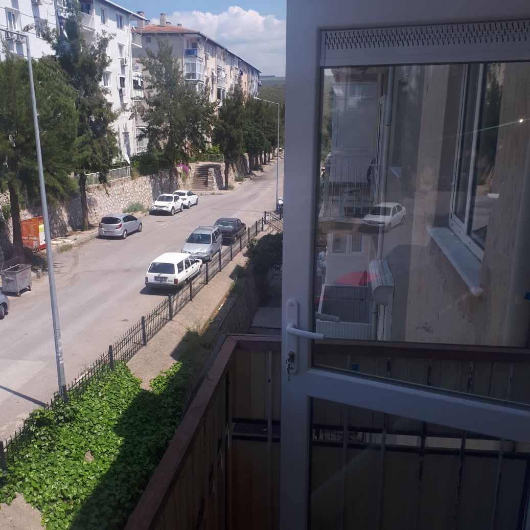 ERDEMLERDEN EVKA 3 MERKEZİNDE ARA KAT DOGALGAZLI BAKIMLIMANZARALI