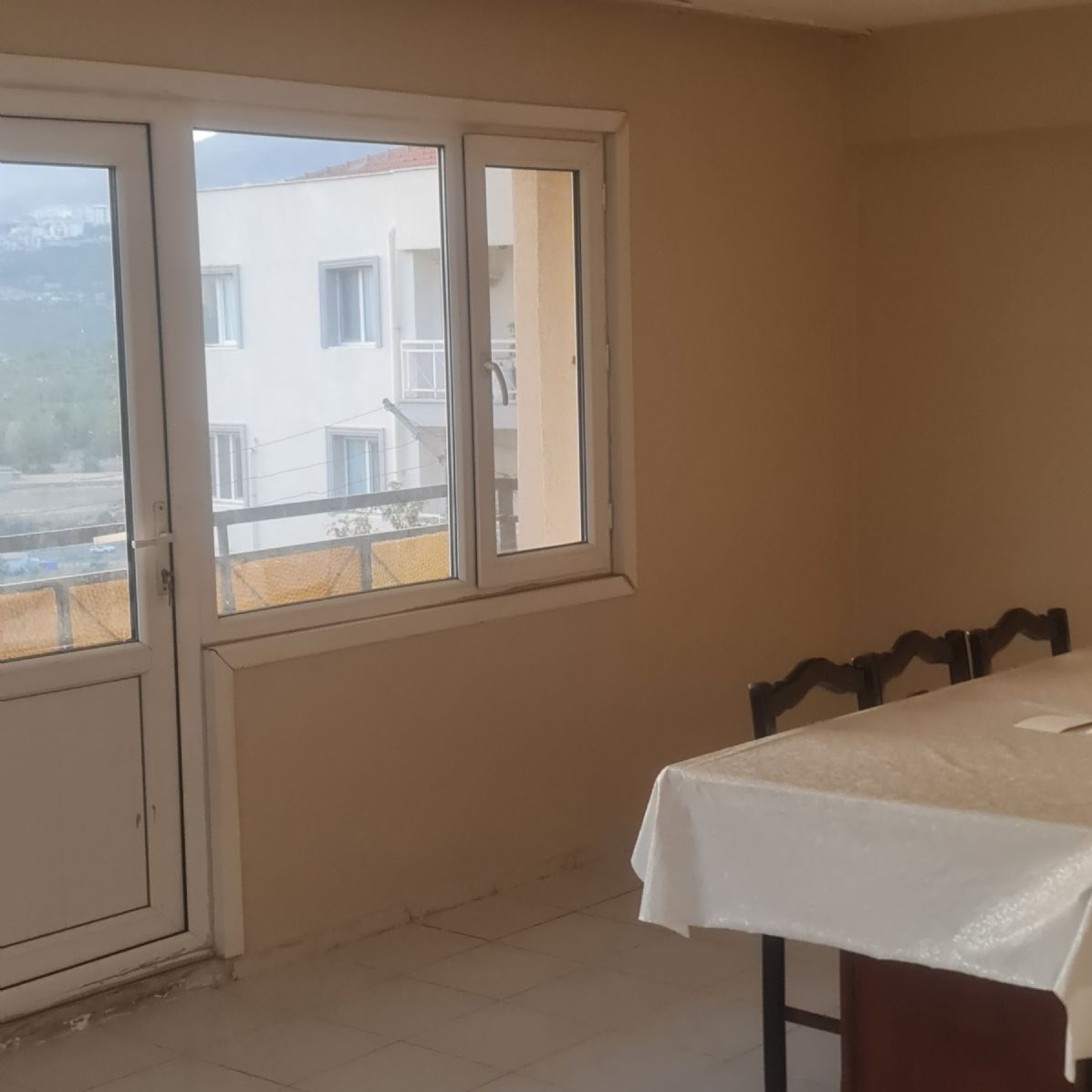 ERDEMLERDEN İZYUVADA KÖRFEZ MANZARALI ARA KAT BAKIMLI DOGALGAZLI DAİRE