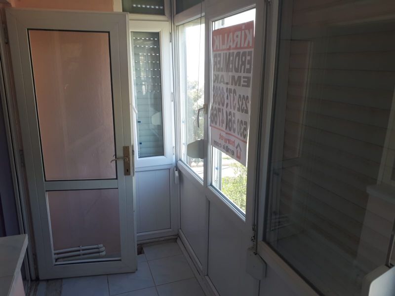 ERDEMLERDEN EVKA 3 MERKEZİNDE ARA KAT BAKIMLI DOGALGAZLI MANZARALI 1+1