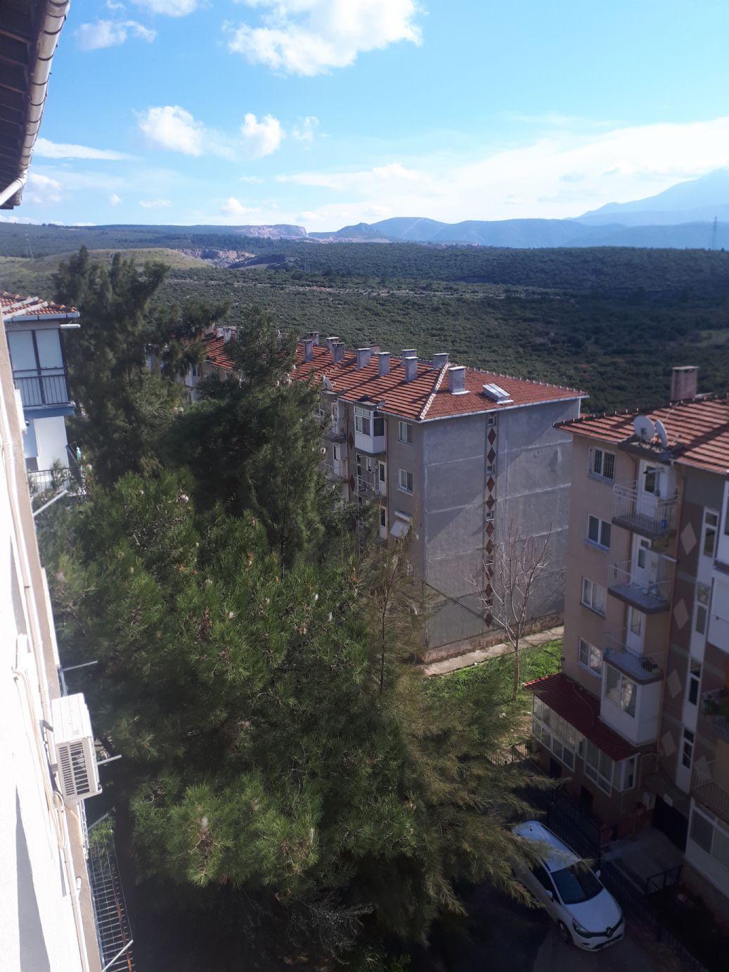 ERDEMLERDEN EVKA 3 MERKEZİNDE MANZARALI BAKIMLI PANJURLU DAİRE