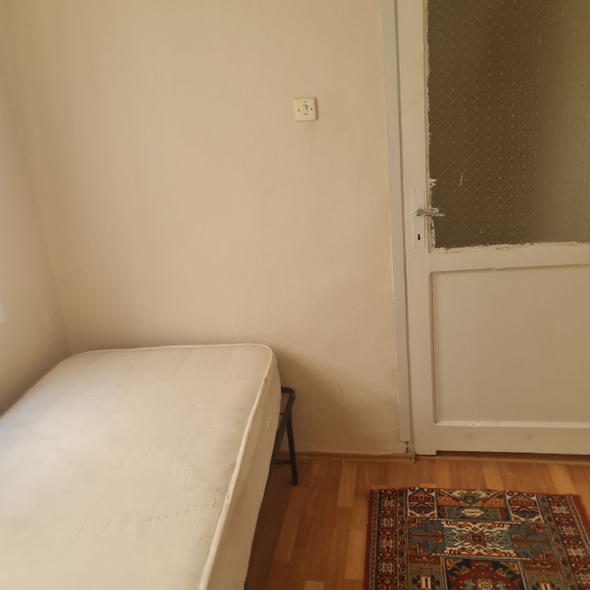 ÖGRENCİYE FULL EŞYALI 4 ODA 1 SALON TRİPLEKS DAİRE KAMPÜSE 5 DURAK MESAFEDE